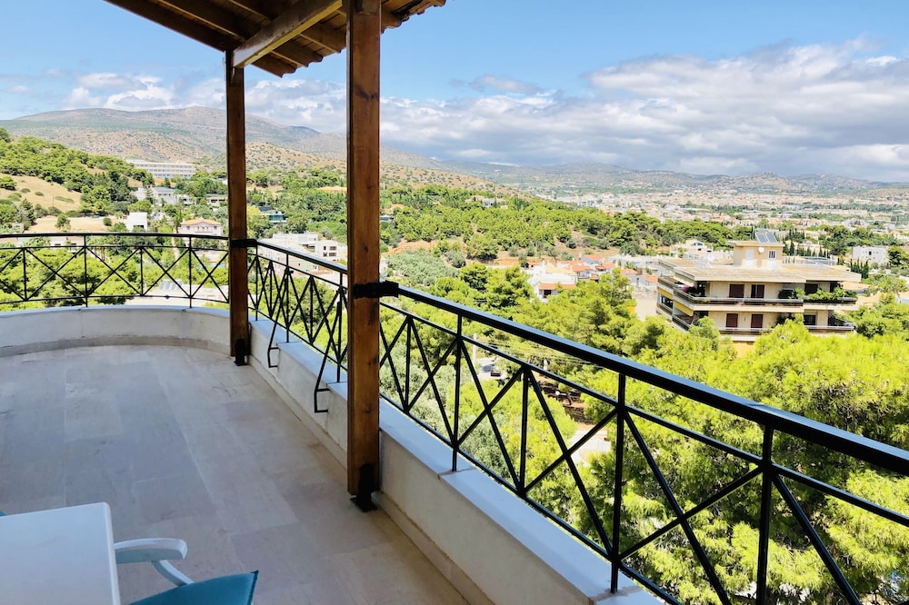 2 Bedroom Penthouse with million dollar view!