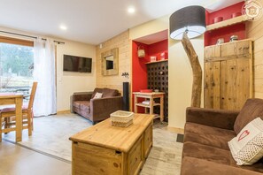 Fernseher, Bücher, Stereoanlage