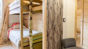 3 bedrooms, iron/ironing board, travel crib, free WiFi