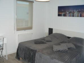 3 soverom, skrivebord, strykejern/-brett og wi-fi (inkludert)