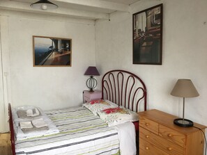 2 habitaciones, tabla de planchar con plancha y wifi gratis 