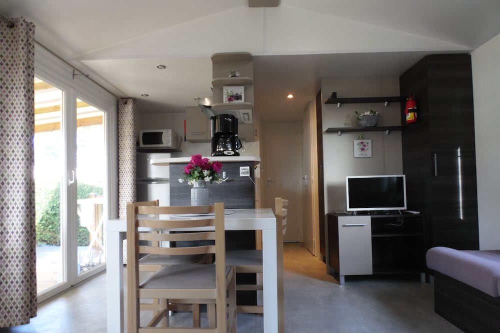 BEAUTIFUL AIR-CONDITIONED MOBILE HOME RENTAL 6-8 PEOPLE LA PALMYRE AUX CHARMETTES 4E