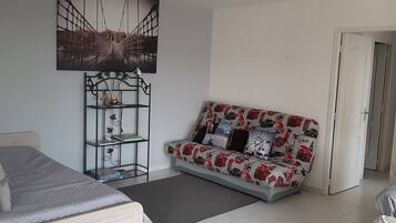 2 chambres, fer et planche à repasser, lit parapluie, Wi-Fi gratuit