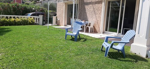 Bel appartement en rez de jardin de villa