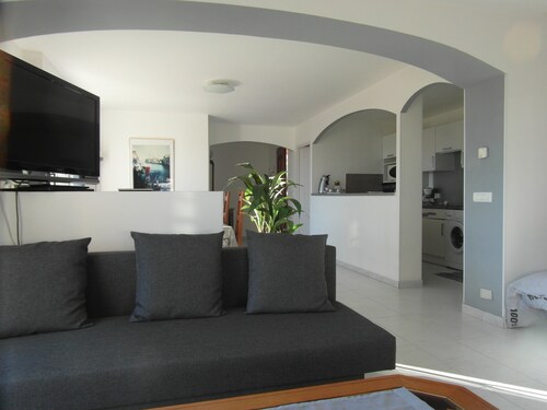 Bel appartement en rez de jardin de villa