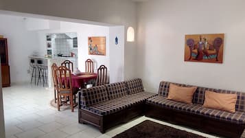 Televisión y chimenea