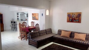 Televisión y chimenea 