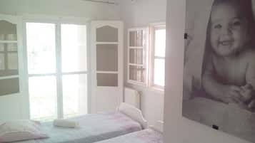 2 bedrooms, WiFi, bed sheets, wheelchair access