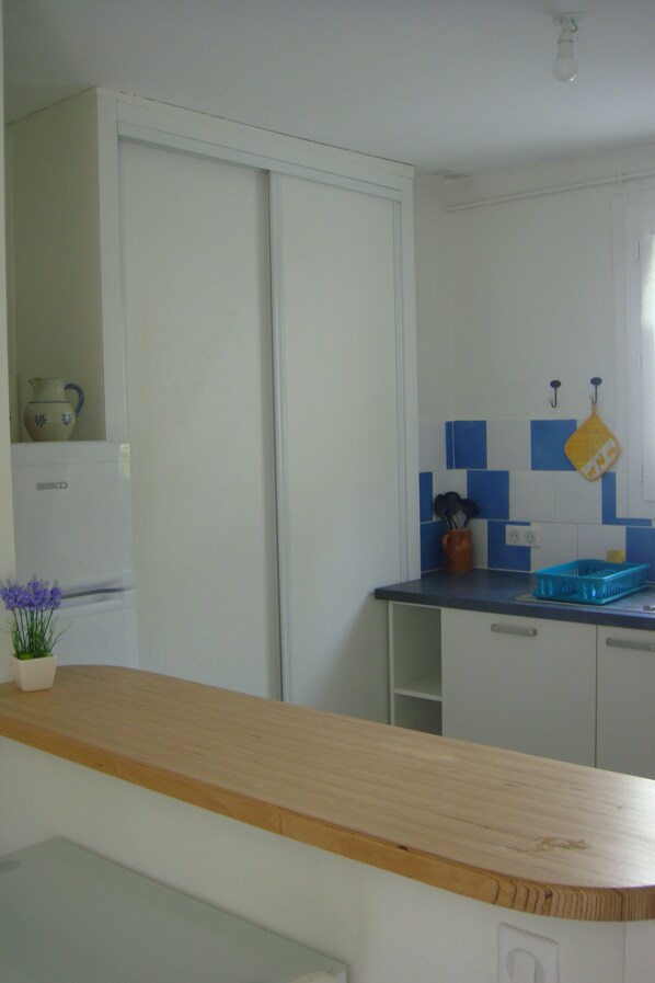 Fridge, microwave, oven, stovetop - La Tranche Sur Mer Apartment for 3 people near the beach (La Tranche-Sur-Mer)
