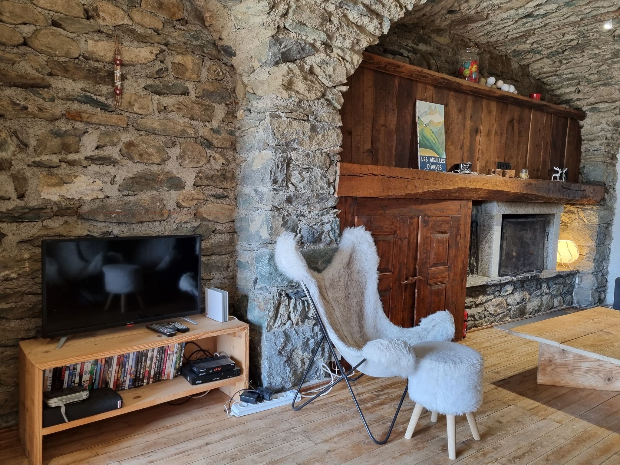 Chalet at 350 from the slopes. Spectacular view. 12 people.