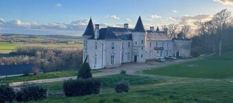 Gîte in the castle - private pool with view - charm, history and nature