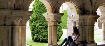 In de buurt van het kasteel van graaf de Bussy Rabutin (monument) Studio 4 p