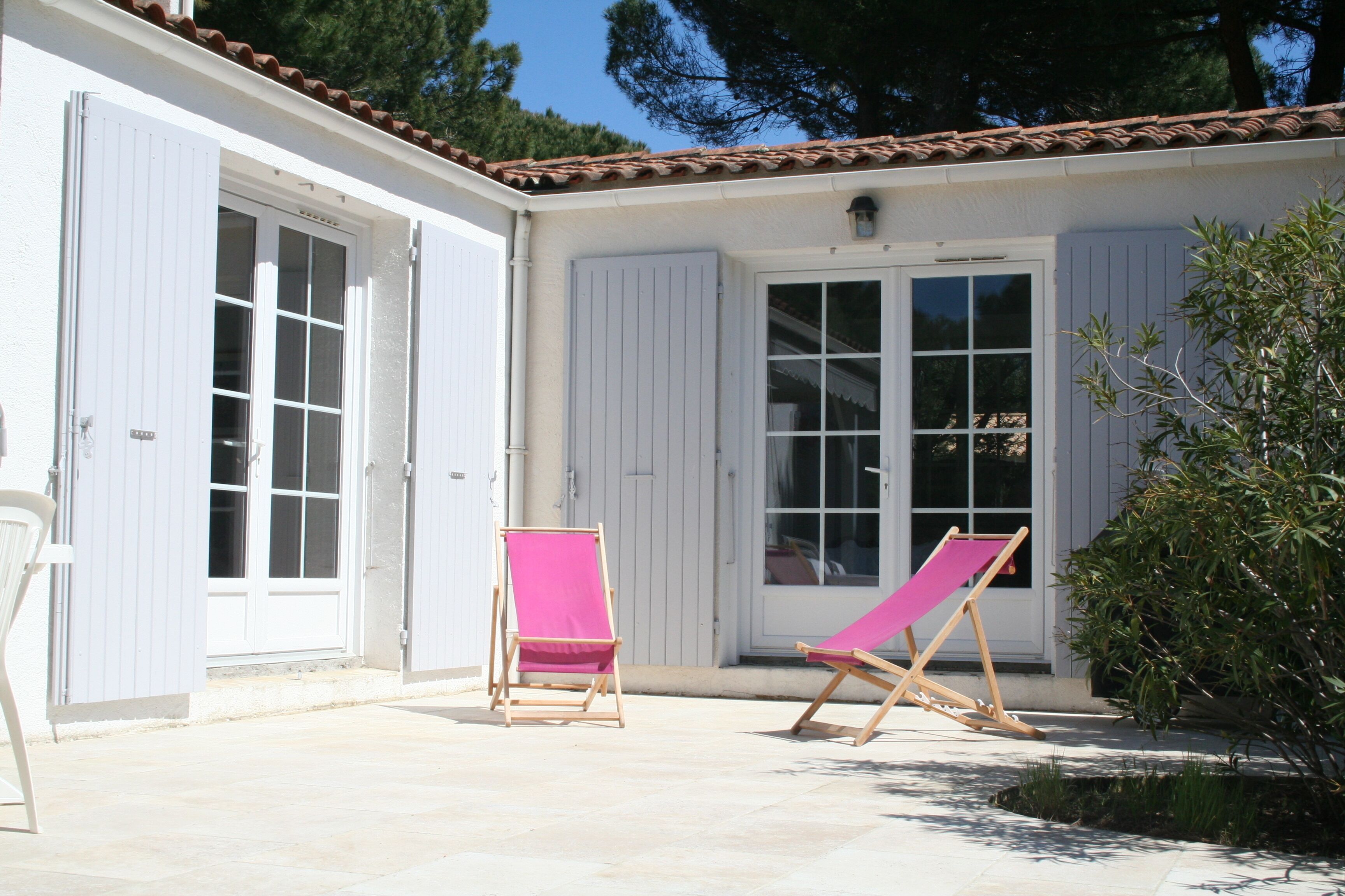 Family house 10 pers 2 steps from the beach of Chaucre and huts