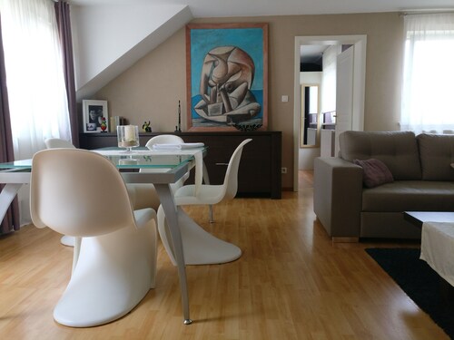 Large 3 room apartment of 85m2
