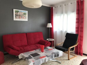 TV, fireplace, DVD player