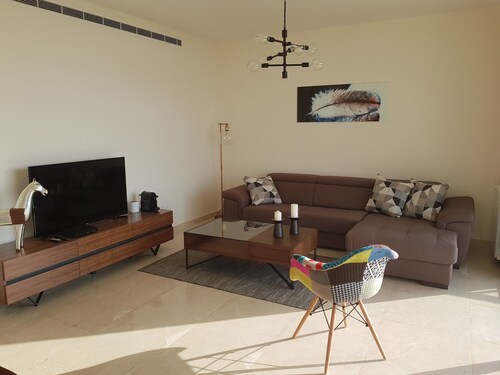 Charmantes Apartment mit atemberaubender Aussicht in Beit Misk