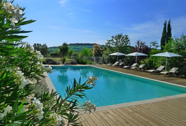 Outdoor pool, a heated pool - Charm and comfort, cottage close to the pont du gard (Vers-Pont-Du-Gard)