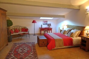 3 bedrooms, iron/ironing board, travel cot, free WiFi