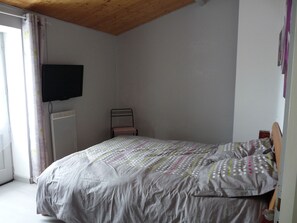 2 bedrooms, iron/ironing board, travel cot, WiFi - Cottage of character on the doors of the Vendée islands - 2 bedrooms (linen provided) (Bouin)