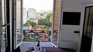 Interior - Fantastic view Eiffel Tower - New and comfortable, in Paris Vaugirard. (Paris)