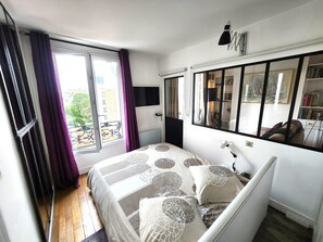 1 bedroom, in-room safe, iron/ironing board, travel crib - Fantastic view Eiffel Tower - New and comfortable, in Paris Vaugirard. (Paris)