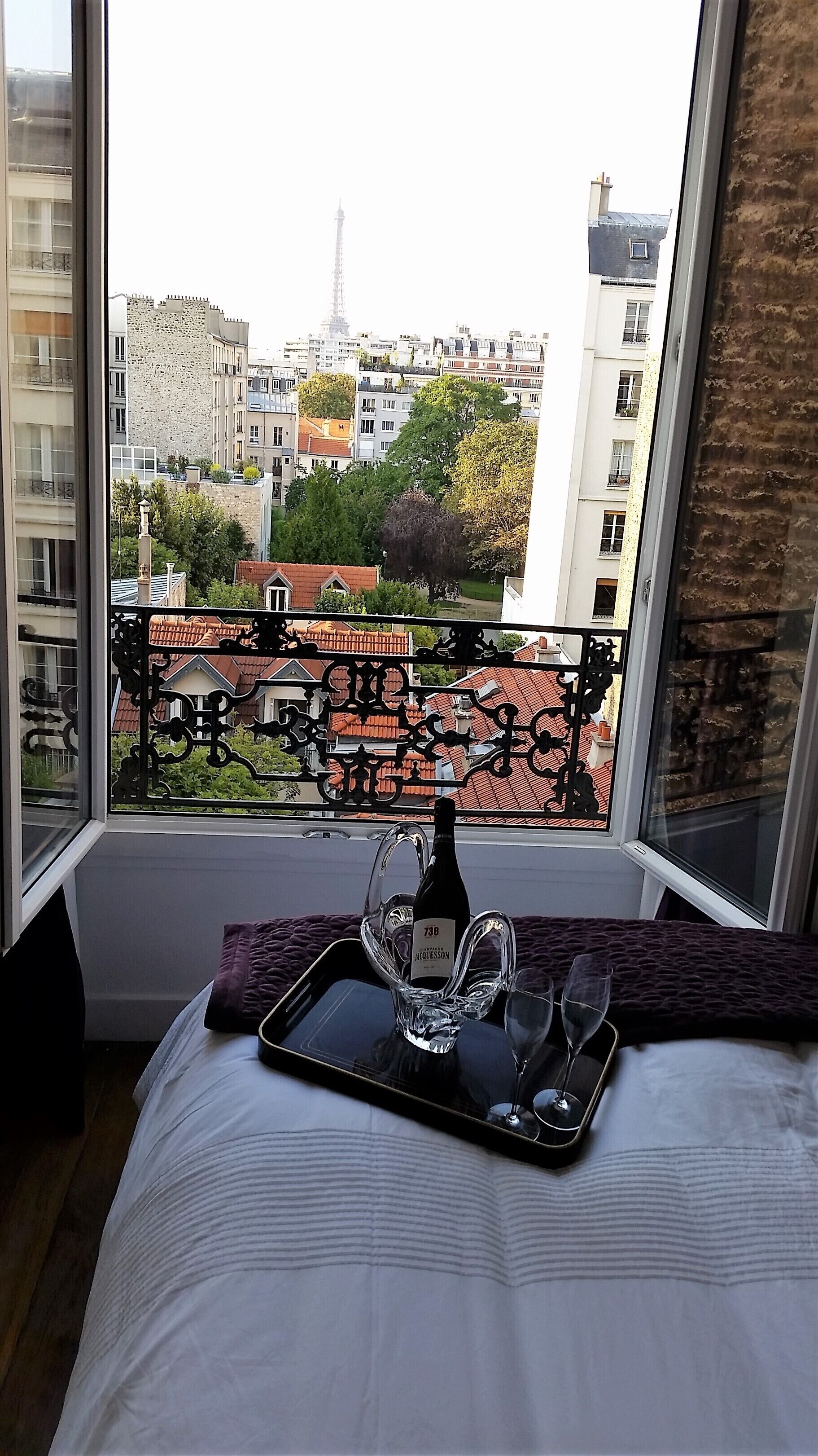 1 chambre, coffres-forts dans les chambres, fer et planche à repasser