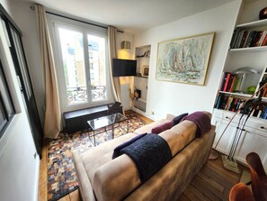 Smart-TV, Videospiele, DVD-Player, Musikbibliothek