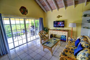 Smart-TV, DVD-Player, Stereoanlage, Drucker