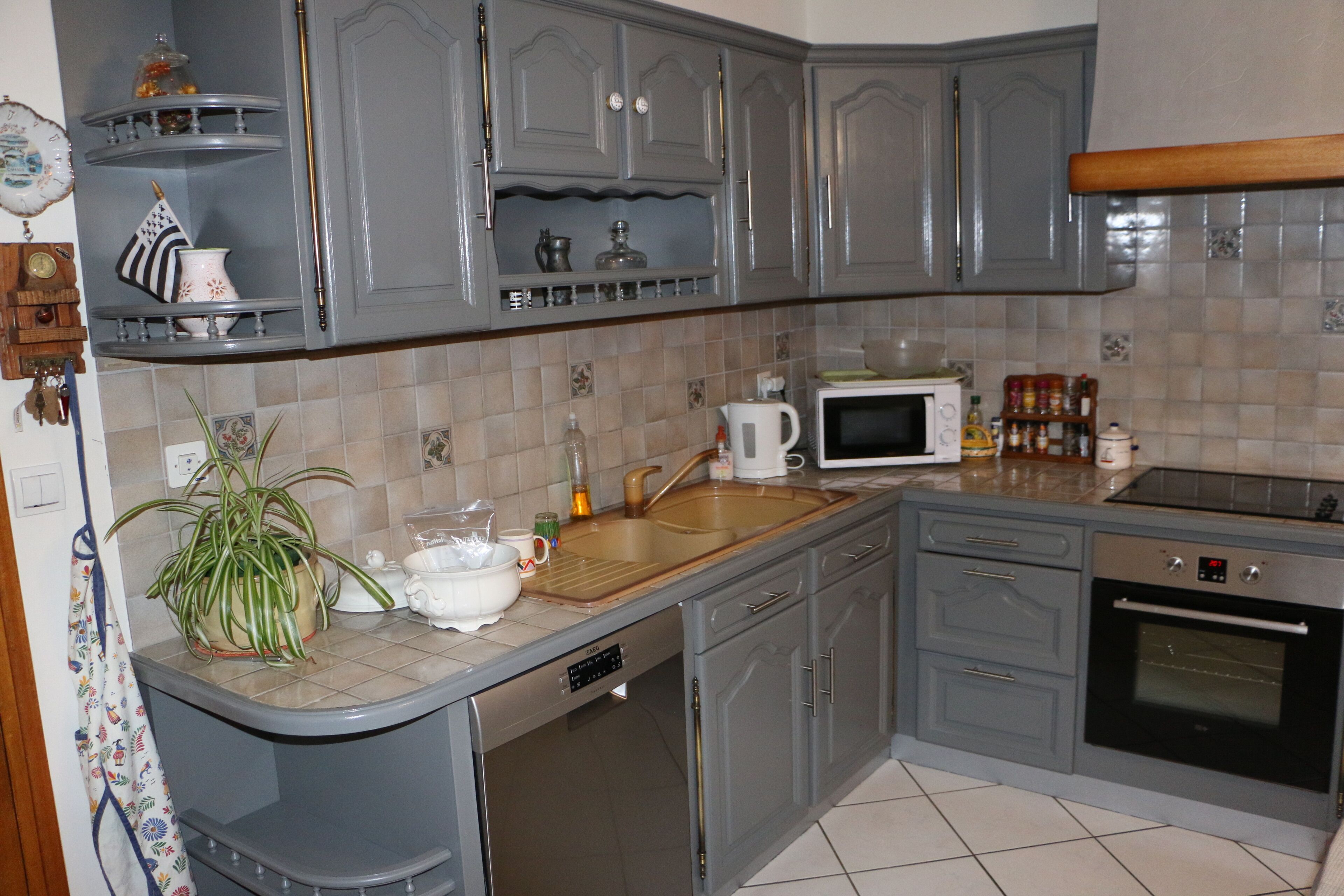 Recent house near Beaches Locqueltas, Kerguelen, City center, market, casino