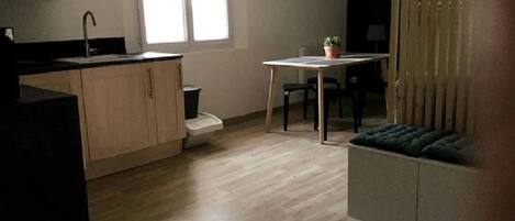 雪櫃、微波爐、爐具、咖啡機/沖茶器