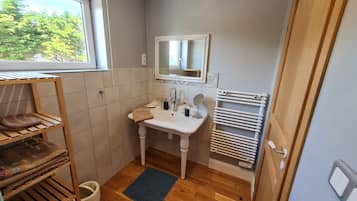 Dusche, Haartrockner, HandtĂŒcher, Seife