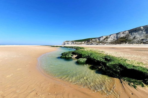Una spiaggia nelle vicinanze