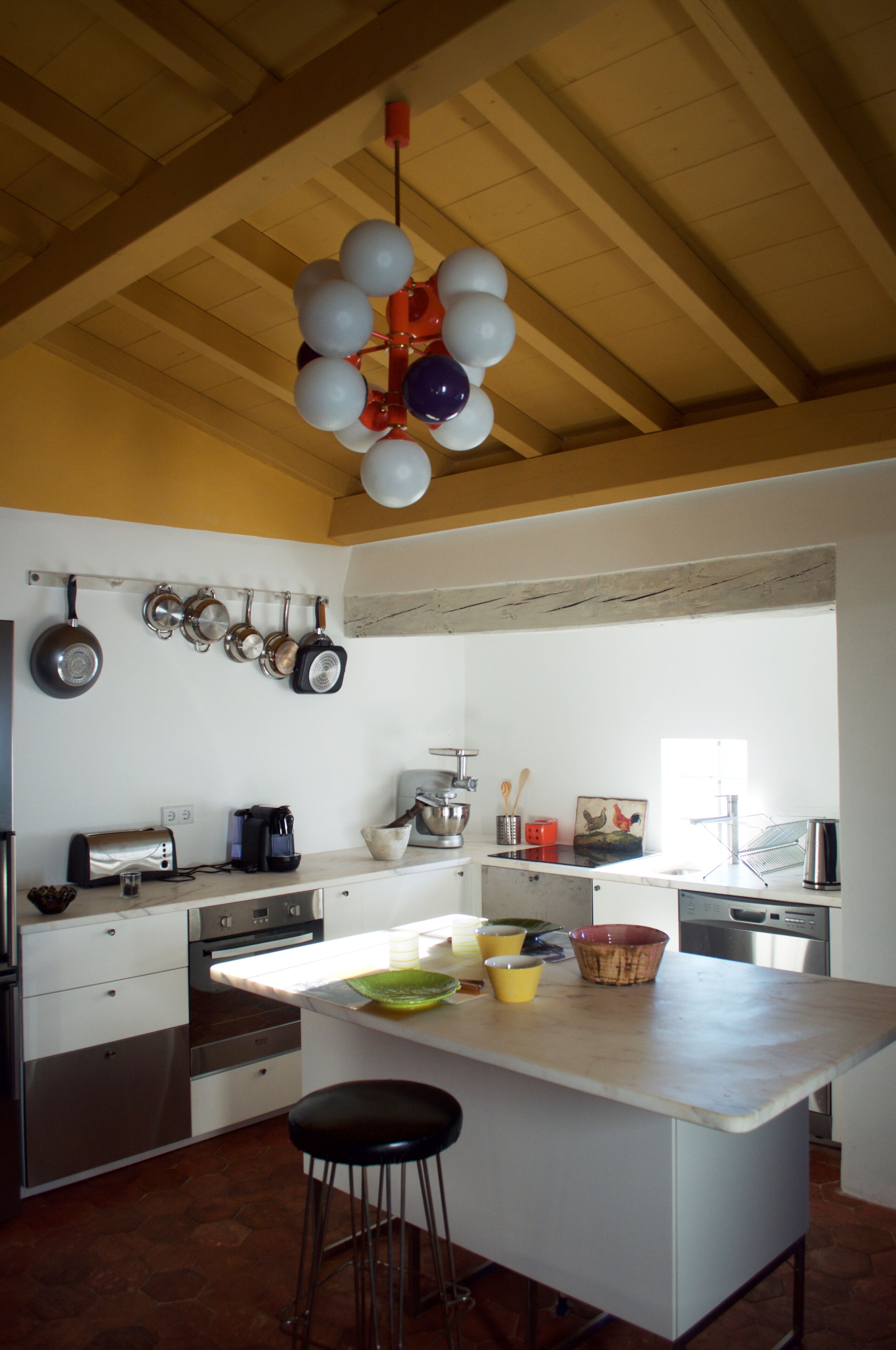 Detached house, sleeps 8, with private pool- historic town center