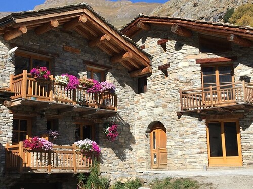 Mountain-style apartment La Datcha 2 (sleeps 4) in the old village