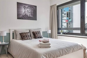 Iron/ironing board, WiFi, bed sheets