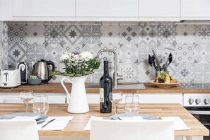 Fridge, microwave, oven, stovetop