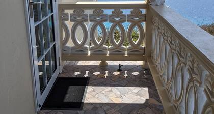 Amazing View & Sea Breezes, täysin varustetut keittiöt, AC-huoneet, Amazing Hospitality.