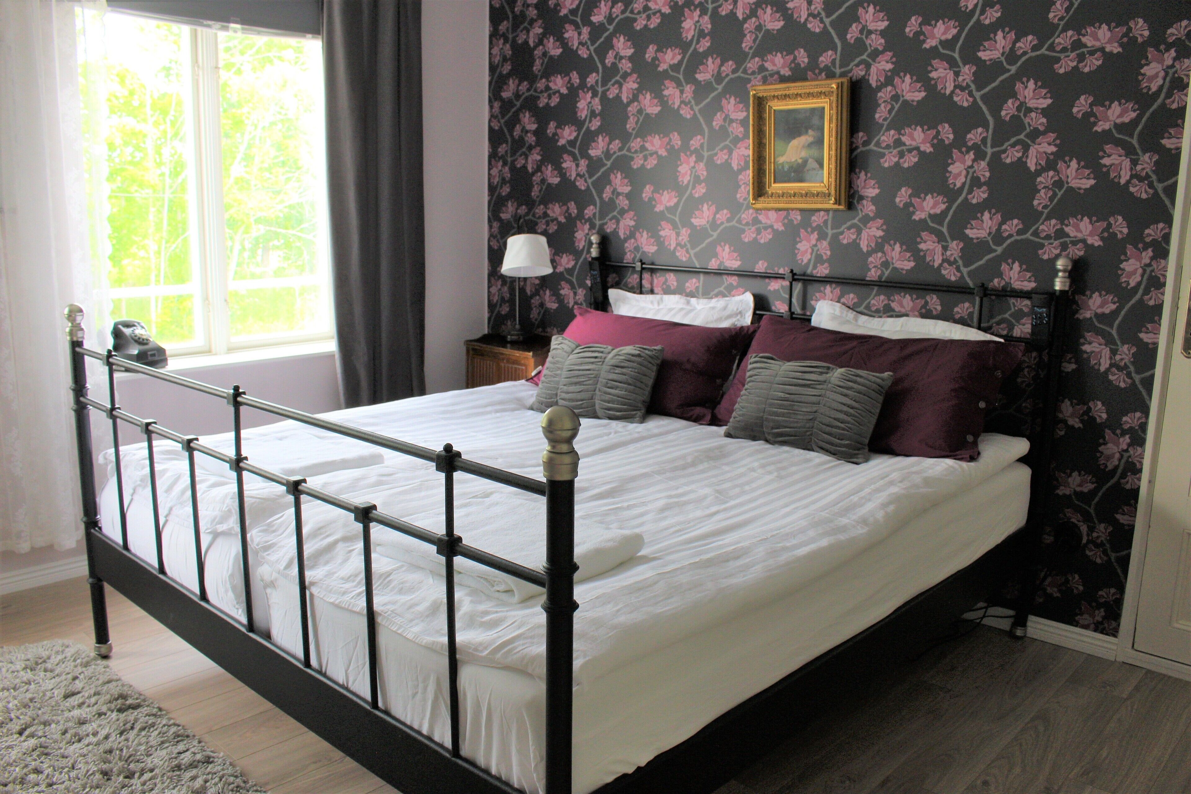 3 bedrooms, iron/ironing board, travel cot, free WiFi