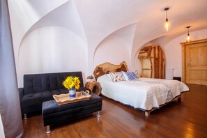 1 bedroom, in-room safe, iron/ironing board, free WiFi
