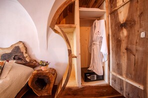 1 bedroom, in-room safe, iron/ironing board, free WiFi