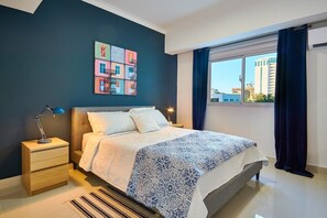 1 bedroom, iron/ironing board, Internet, bed sheets - Luxury-City view-A/C-Wifi-SmartTV-cable-YellowKey (Santo Domingo)