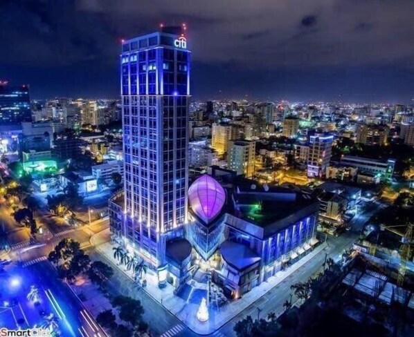 Exterior - Luxury-City view-A/C-Wifi-SmartTV-cable-YellowKey (Santo Domingo)