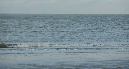 Heist, asunto, jossa poikittain näkymä ojaan, dyynit ja meri