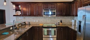 Fridge, microwave, oven, stovetop - Luxury Villa 2 Bed 2.5 Bath With Amazing View To The Caribbean Sea (French Harbor)