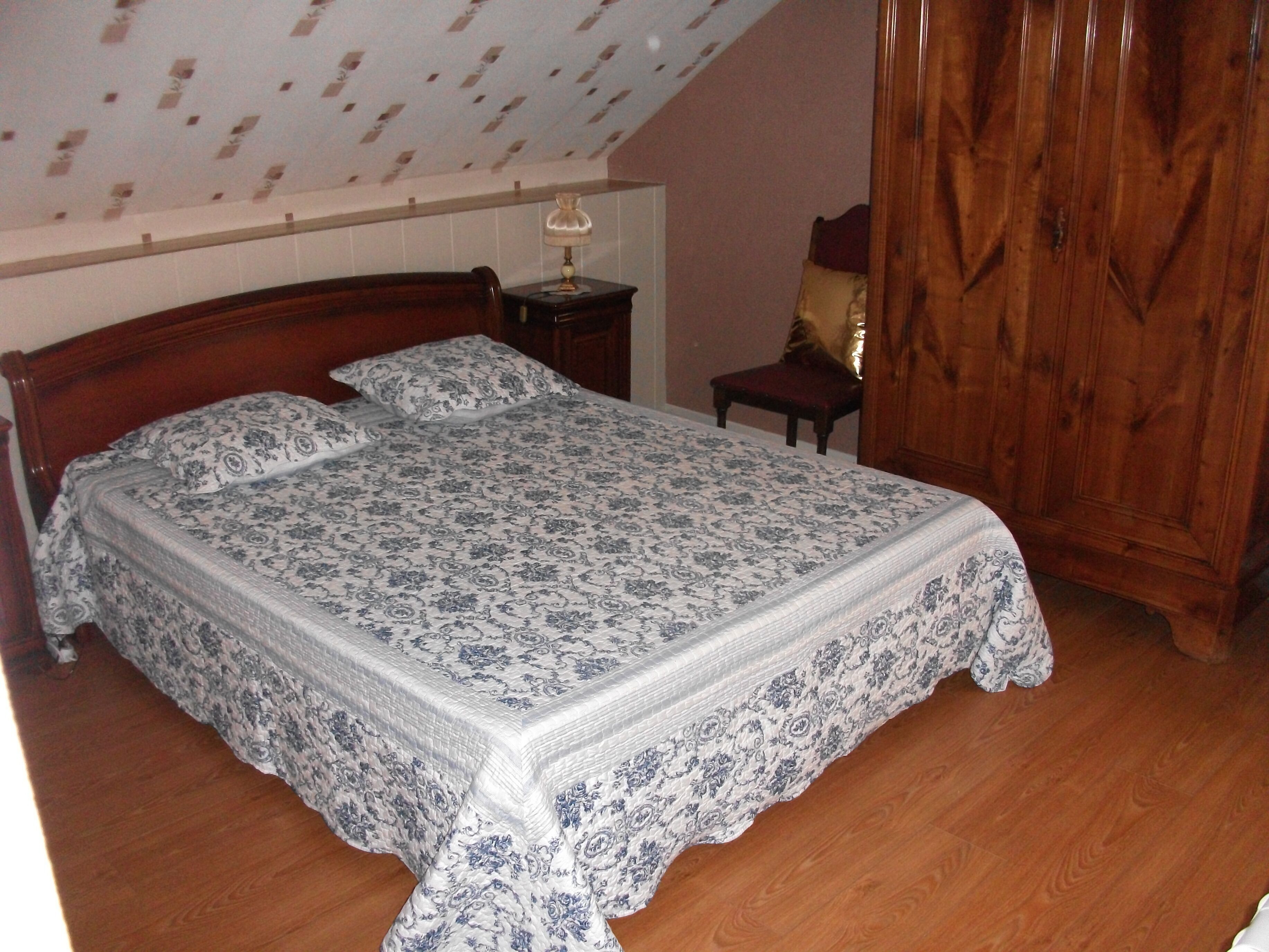 Bed and Breakfast sleeps 2 near Royan