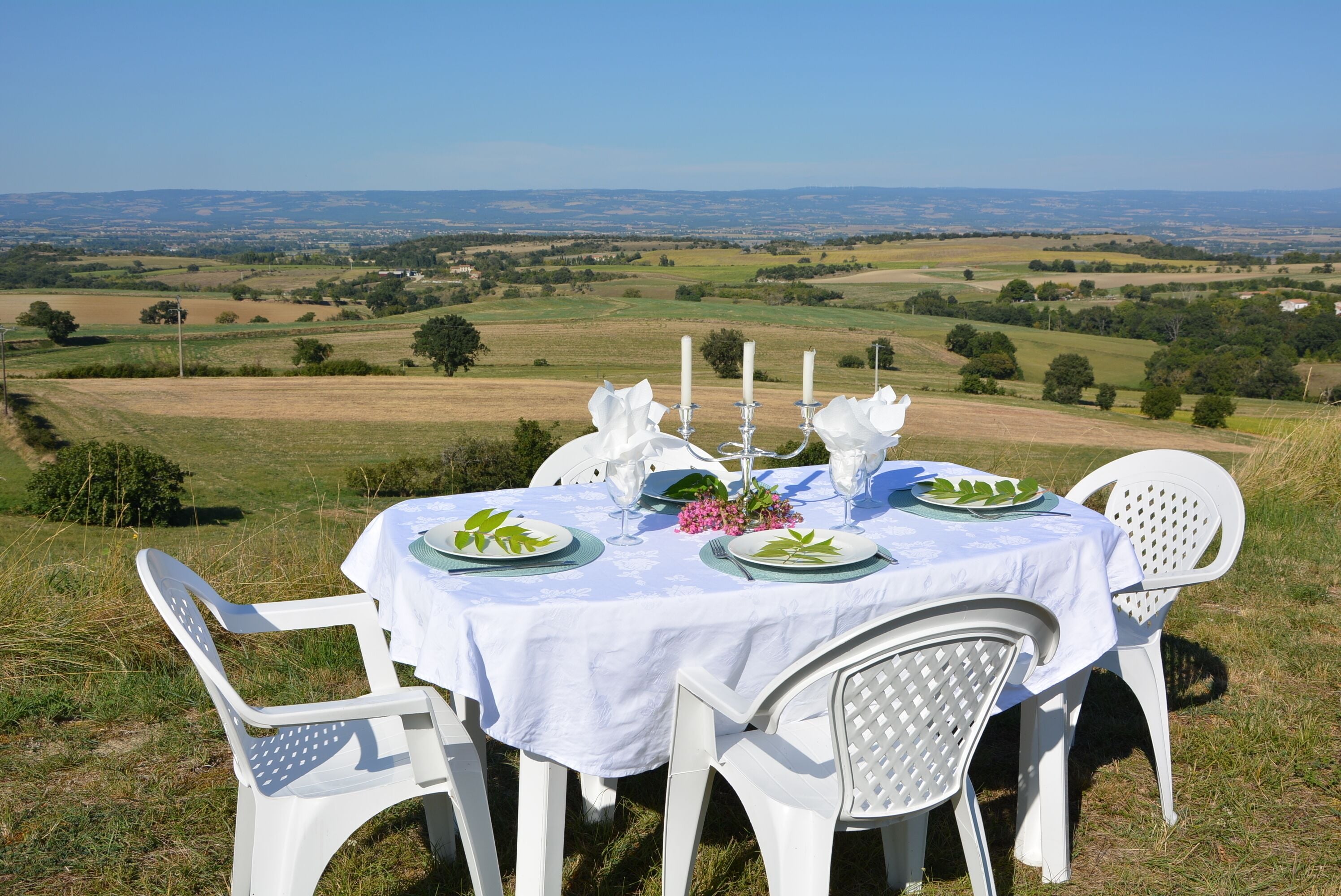 屋外ダイニングエリア