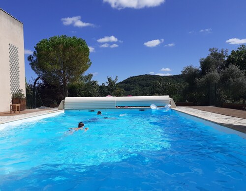 Casa rural 5/6 personas, 2 dormitorios, piscina, tranquilidad y naturaleza garantizada