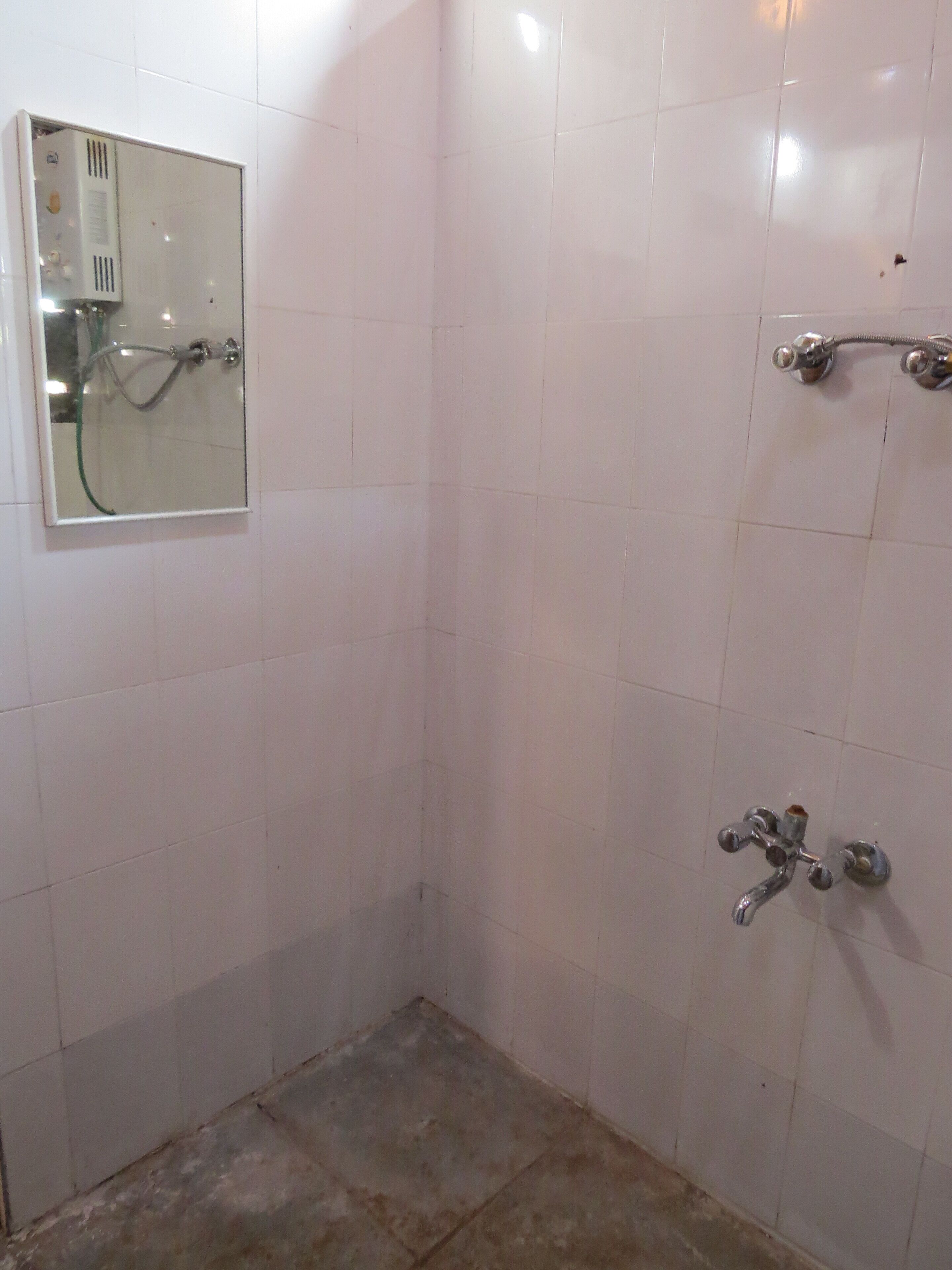 Lakeview cottage in scneic Kolvan valley near Lonavala/Pavana