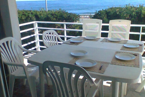BALCONY TERRACE FOR 12 DINERS. SUNSET.