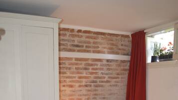 5 Schlafzimmer, Zimmersafe, Bügeleisen/Bügelbrett, WLAN